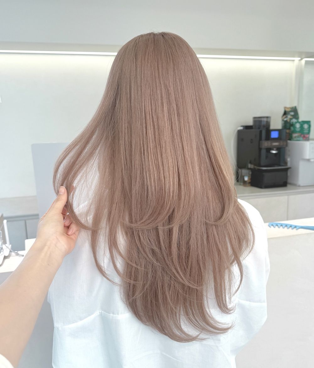 不用漂也能白兩階！韓女夏天都在染「6款顯白棕髮色」推薦，蜜茶棕、奶茶色超仙，黑髮直接染也巨顯白！-13