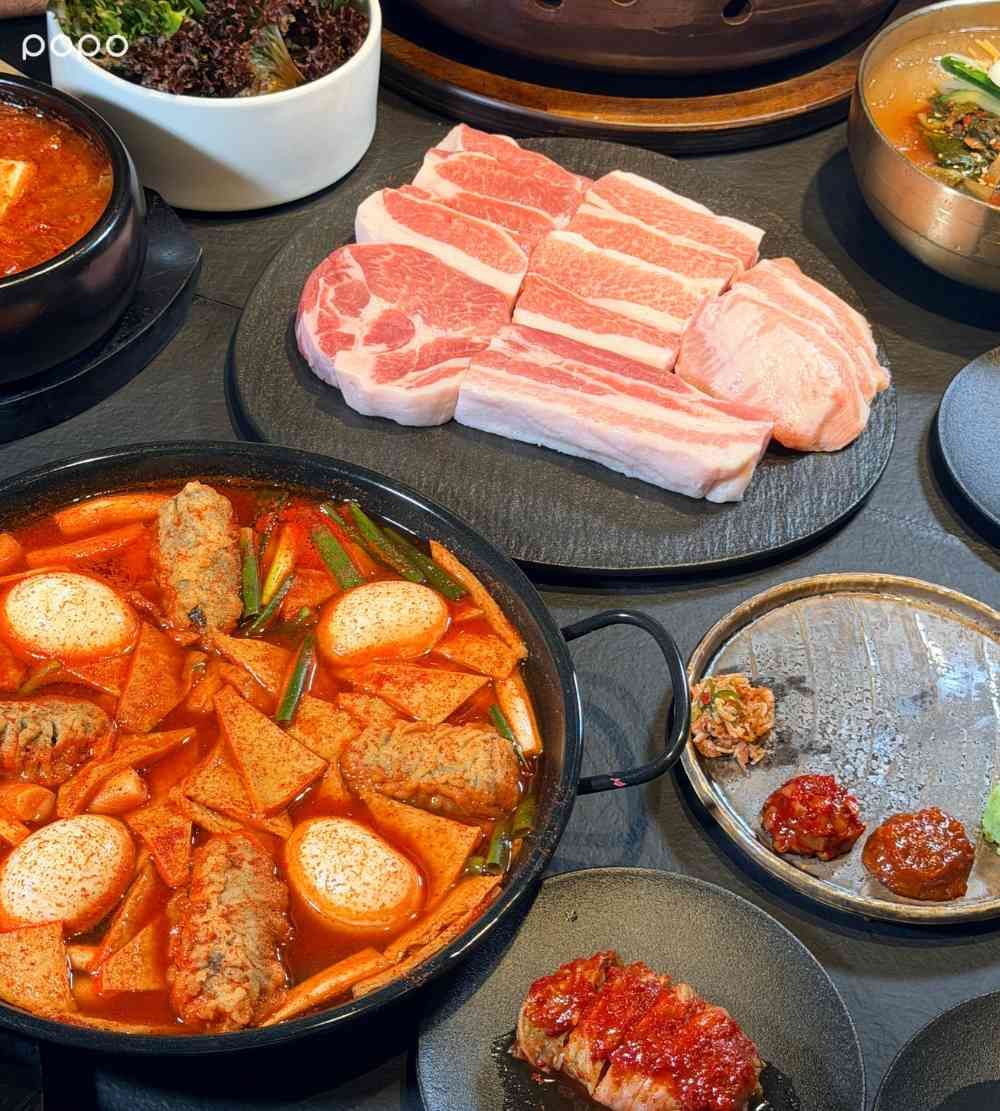 BTS V、許光漢都愛的「囕盈豚」來了！炭火燒烤肉香超濃、「老饕豬&霜降豬」五大必點部位一次看！-3