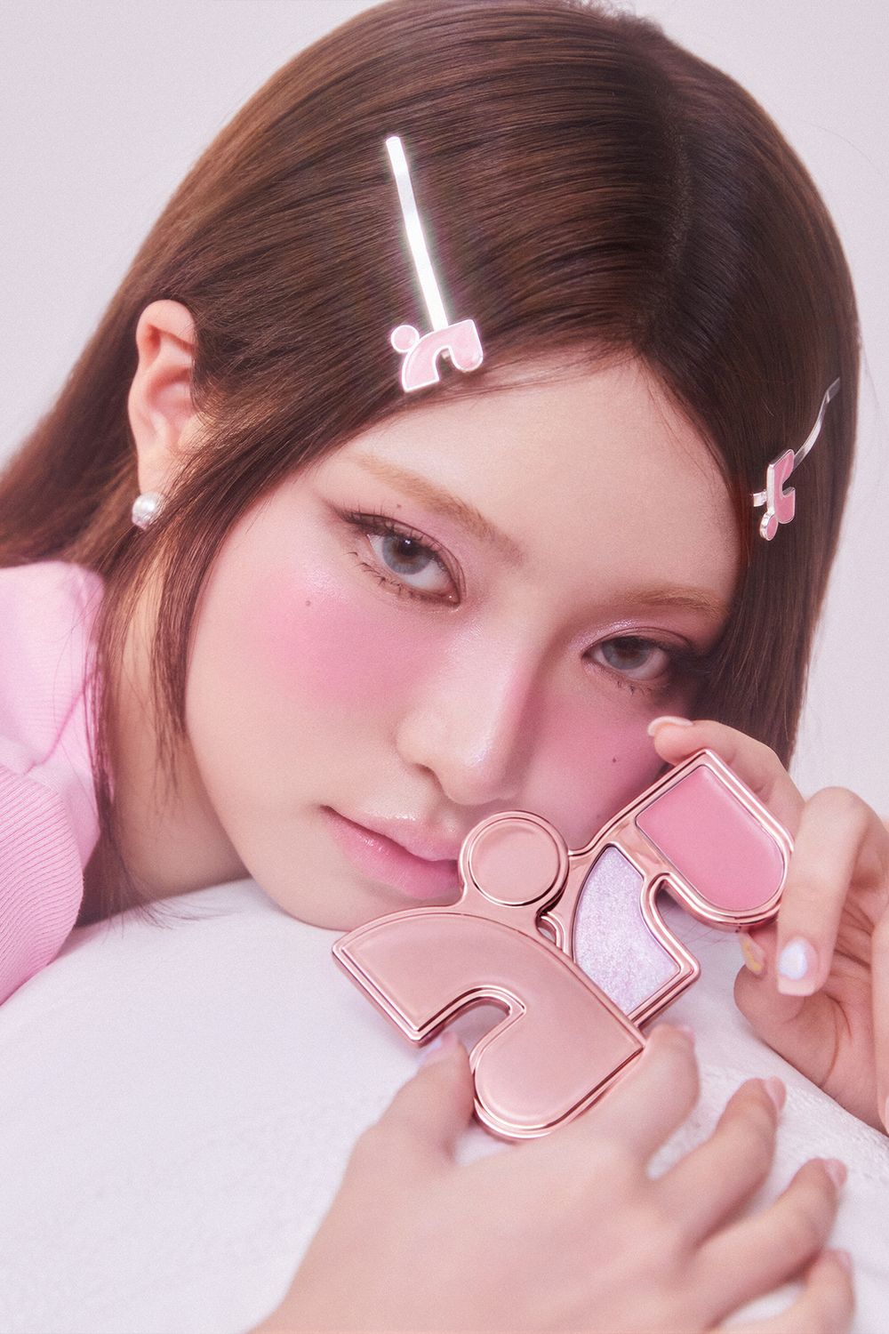 KiiiKiii Haum官宣RR Beauty首位品牌繆思！最潮逗號彩妝遇上甜酷小貓，同款「逗號唇油、腮紅盤」想全包！-15