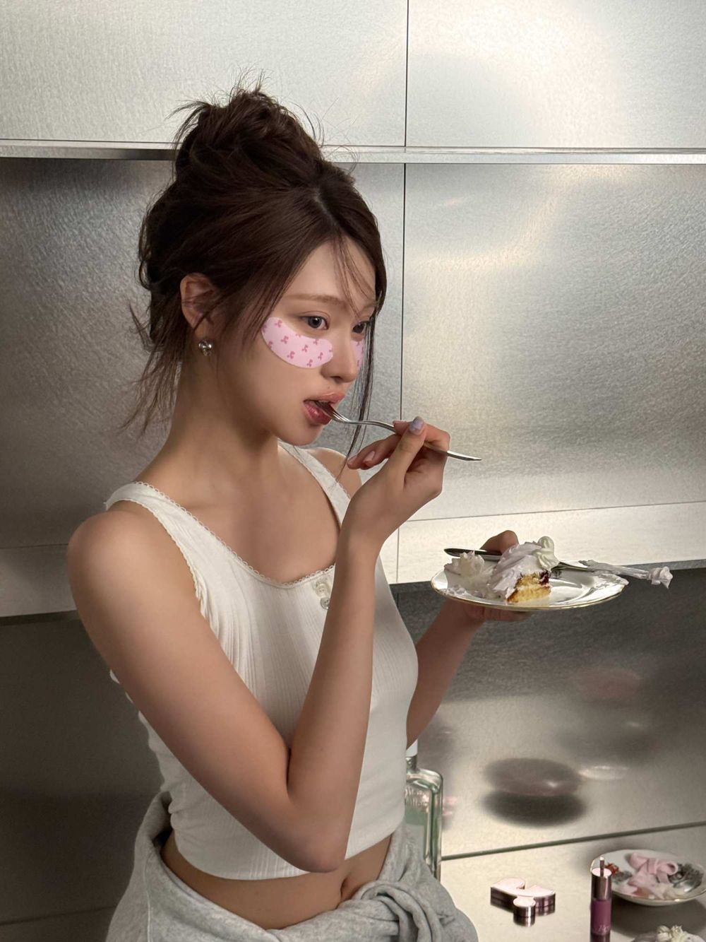 KiiiKiii Haum官宣RR Beauty首位品牌繆思！最潮逗號彩妝遇上甜酷小貓，同款「逗號唇油、腮紅盤」想全包！-8