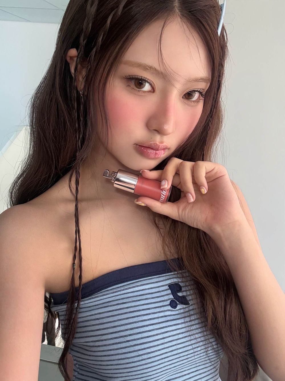 KiiiKiii Haum官宣RR Beauty首位品牌繆思！最潮逗號彩妝遇上甜酷小貓，同款「逗號唇油、腮紅盤」想全包！-11