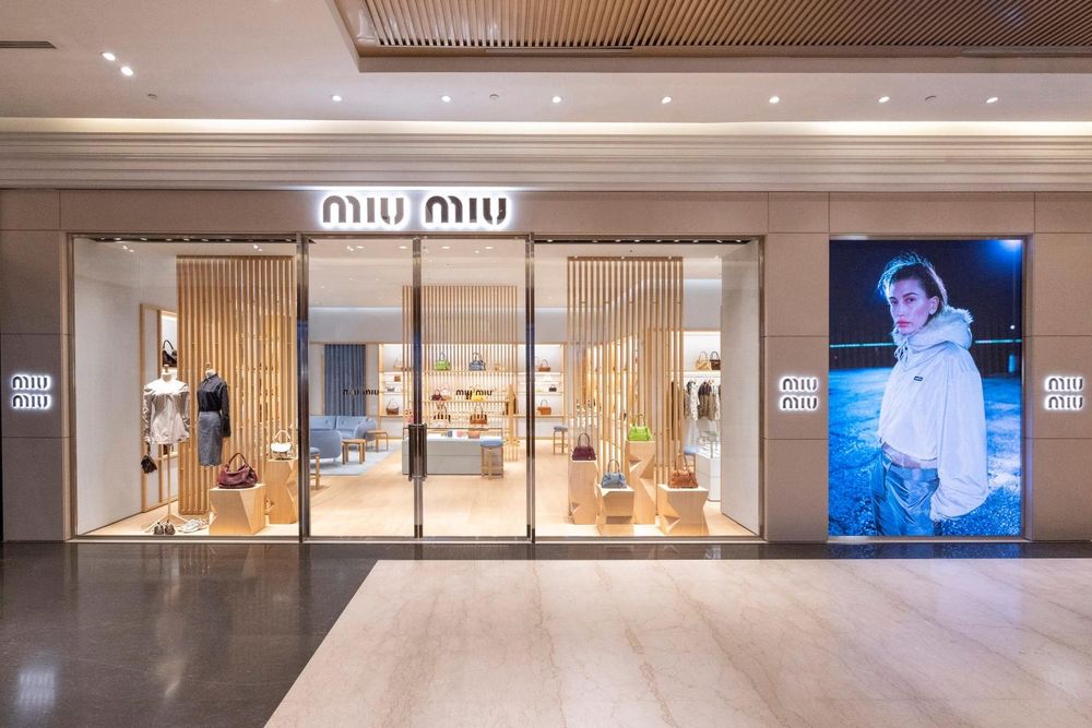 盤點超愛穿MIU MIU的男愛豆！TXT然竣根本天選衣架子、GD也默默常穿！微風南山店爆款一次逛！-11
