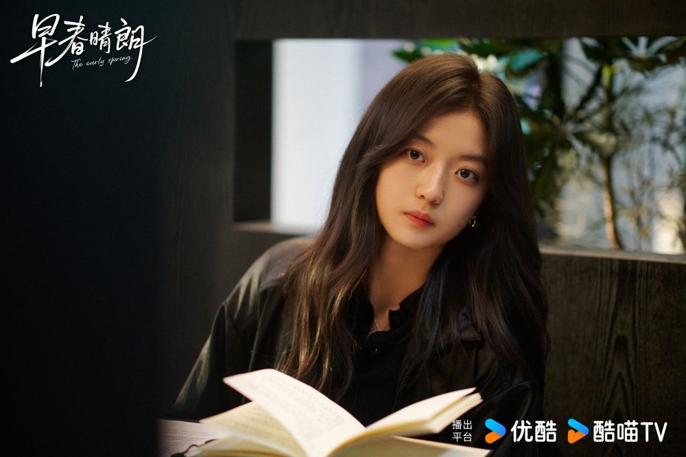 《早春晴朗》完結還走不出來！欒念替桃桃塞滿浴室，井柏然、孫千劇中香氛保養、豆沙唇與香水同款全公開！-18