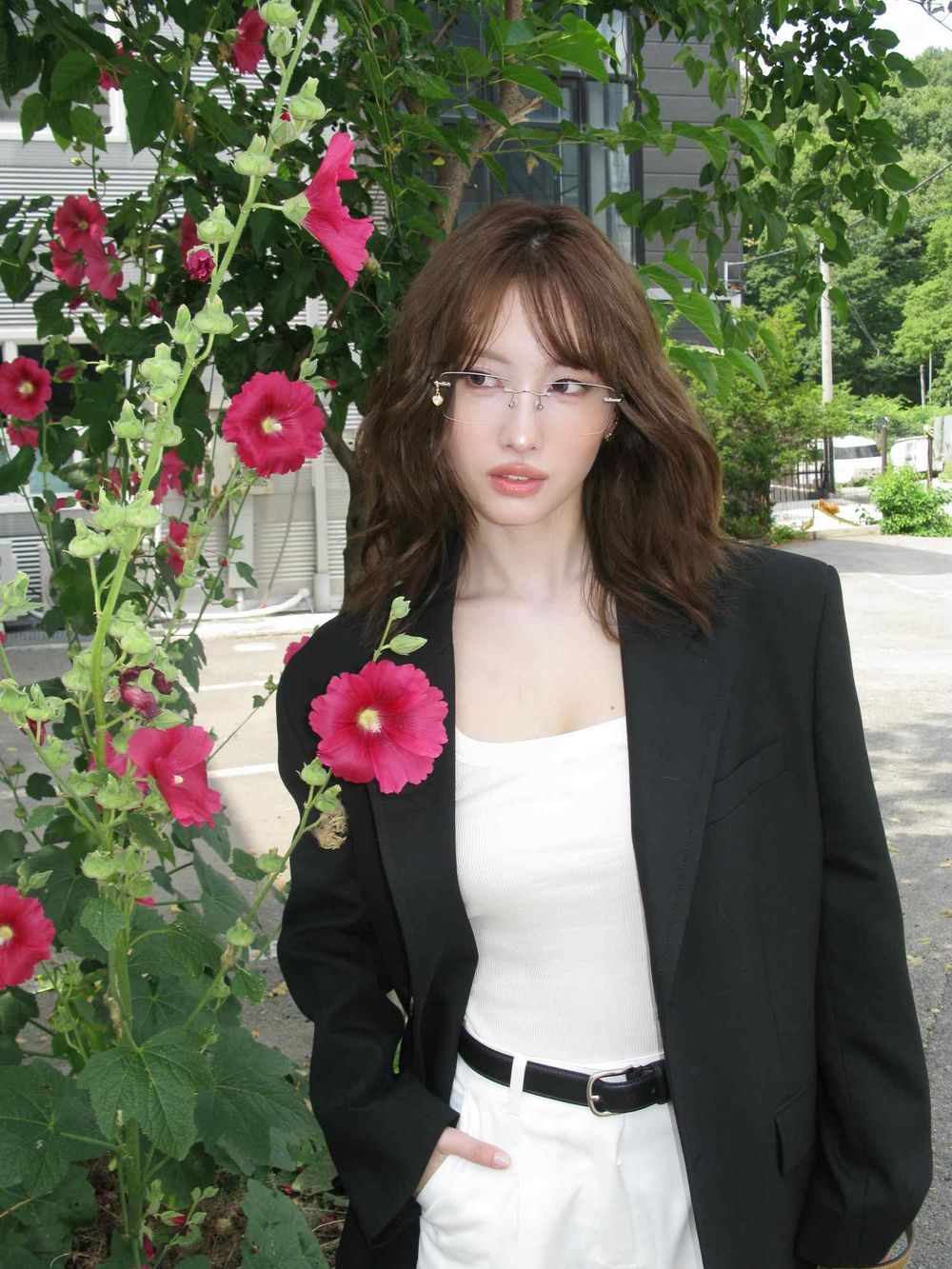 6位跳男舞也超好看的女愛豆！TWICE MOMO〈BAD〉震點、表情管理滿分，ITZY留眞〈REDRED〉帥到尖叫！-3