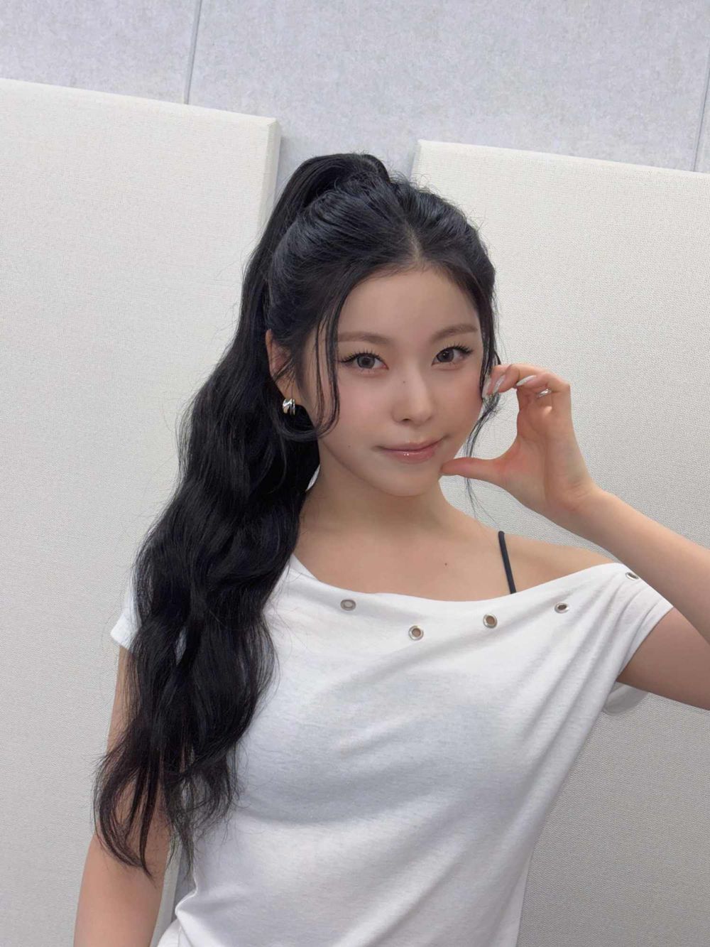 6位跳男舞也超好看的女愛豆！TWICE MOMO〈BAD〉震點、表情管理滿分，ITZY留眞〈REDRED〉帥到尖叫！-12