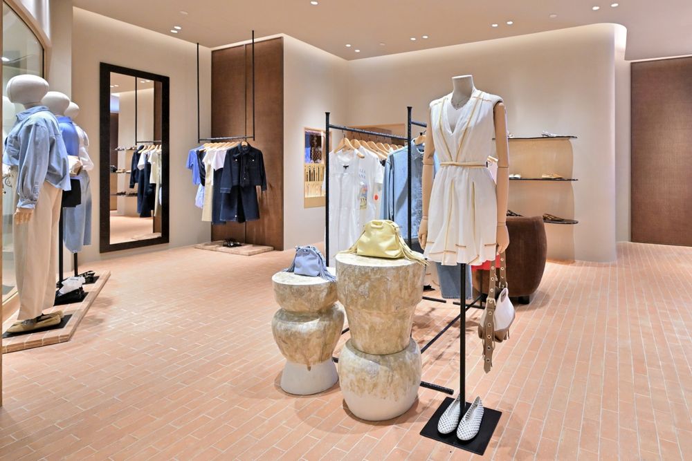 韓星衣櫥愛牌Maje開新店！秋冬新品、全新概念店都超美！難怪IVE Leeseo、LE SSERAFIM恩採都在穿！-6