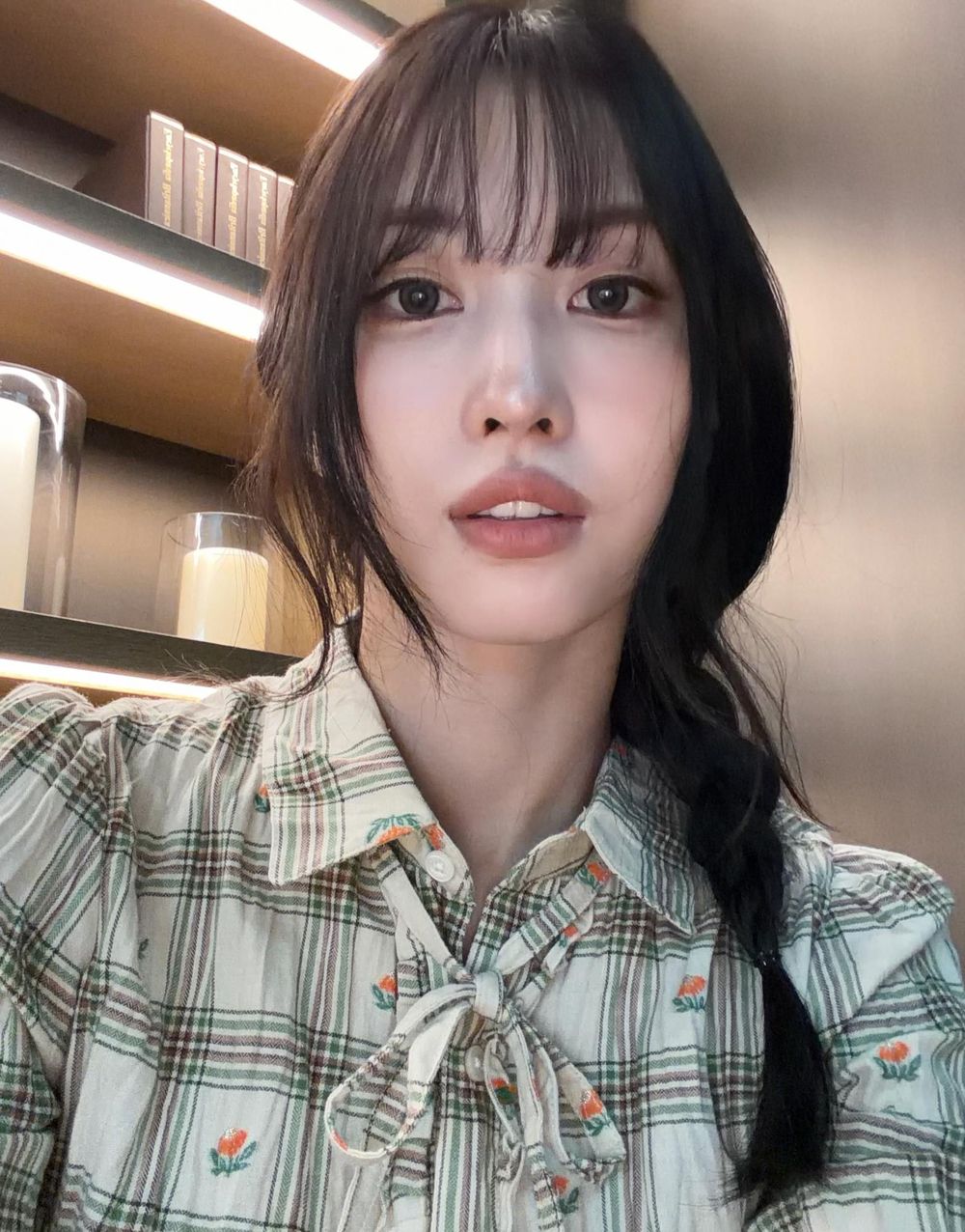 Onitsuka Tiger大秀倒數中！TWICE Momo、王淨飛米蘭！雙女神機場穿搭公開、超有默契背同款包！-8