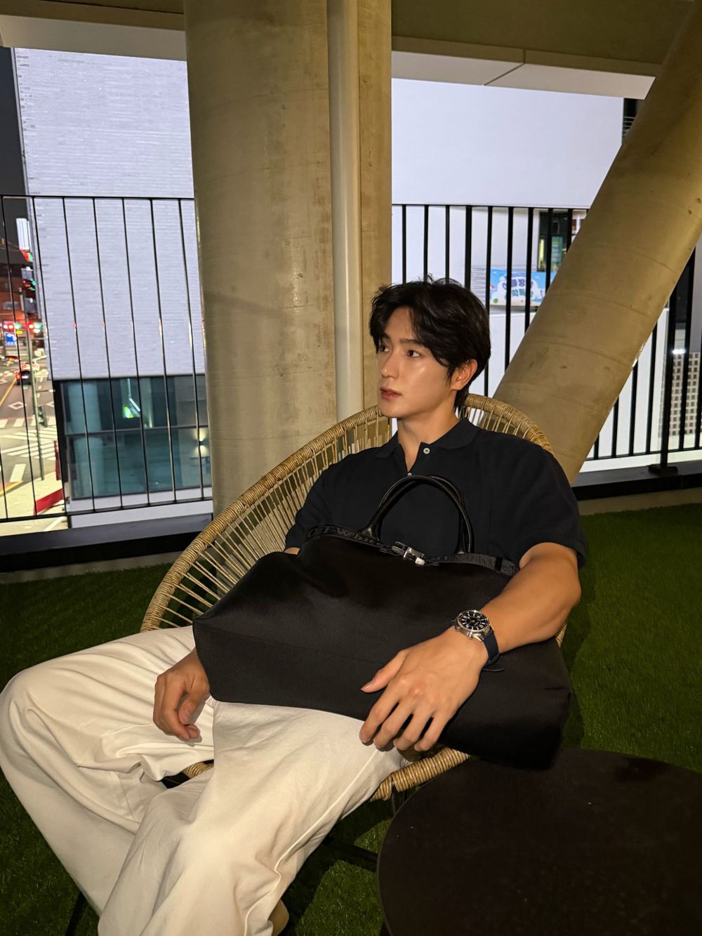 手控快看！盤點6位「手超美」韓團男愛豆，BTS泰亨骨節分明、Stray Kids I.N清秀手型看了超想牽！-12