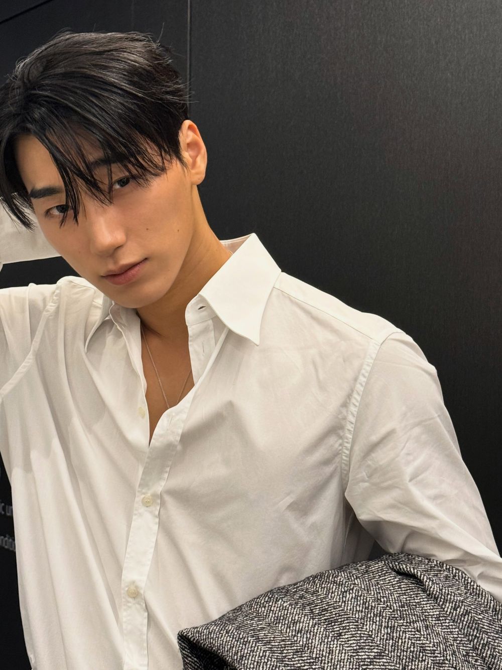 老公們出差去！ATEEZ崔傘、潤浩「傘貓、丁狗狗」出發Dolce&Gabbana、DIESEL米蘭時裝週！-6