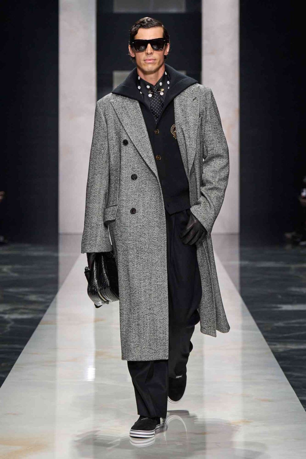 老公們出差去！ATEEZ崔傘、潤浩「傘貓、丁狗狗」出發Dolce&Gabbana、DIESEL米蘭時裝週！-10