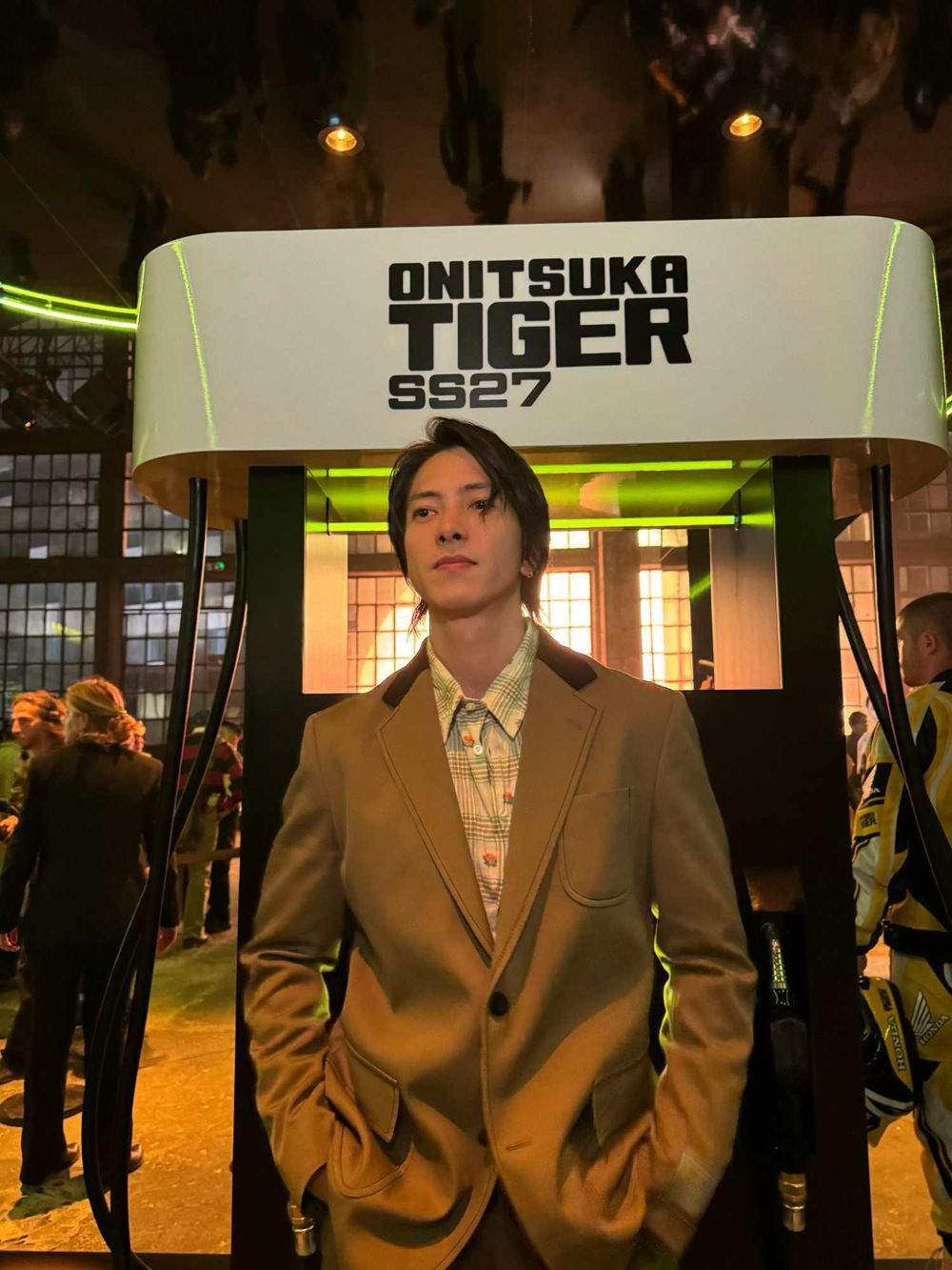 Onitsuka Tiger大秀終於登場！「TWICE Momo、王淨、泰星小水」三女神都來了！同場還有男神山下智久！-10