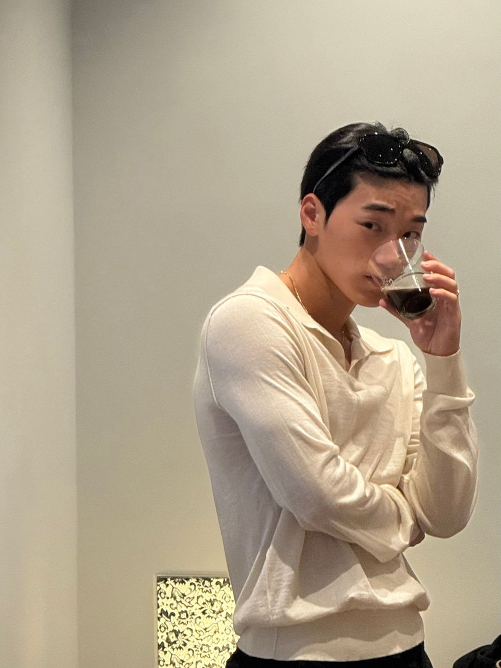 崔傘這趟Dolce&Gabbana出差到底有多帥？6套「米蘭神造型」回顧！帥到選不出最愛、最後更寬肩美背大放送！-9
