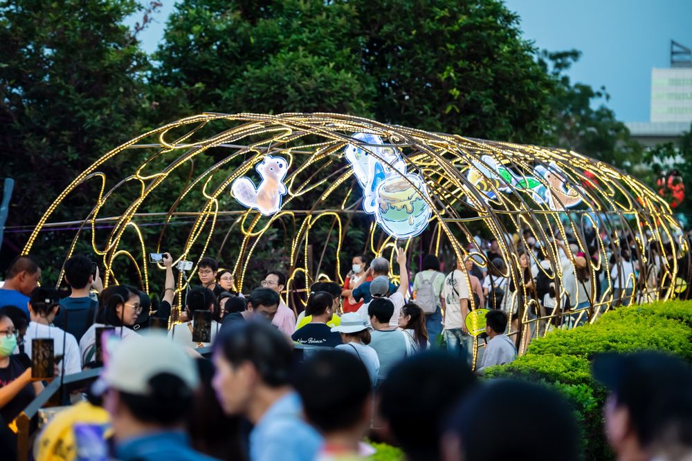 《小熊維尼》100週年經典點亮中秋、國慶連假！「2026光織影舞」嘉義北香湖登場！-3