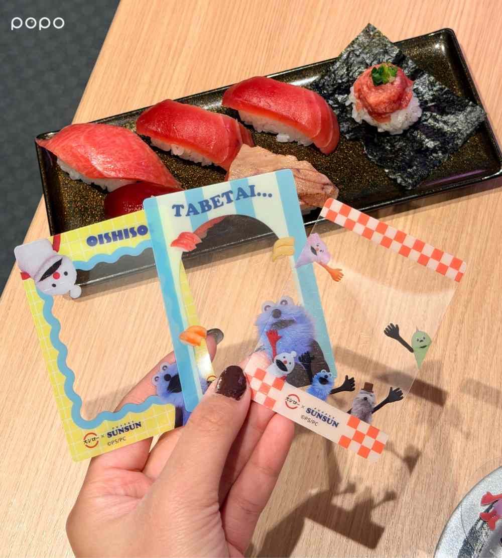 壽司郎跟日本爆紅PUPPET SUNSUN聯名啦！超可愛「SUNSUN吃鮭魚手指玩偶、貼紙包」全都免費送！-3