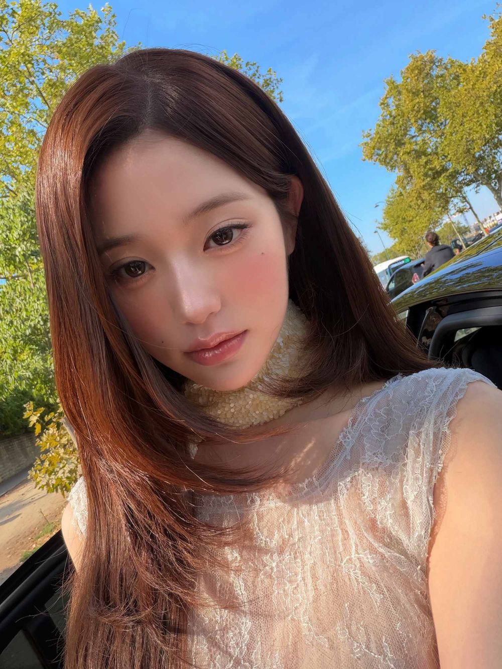 鉉辰、張員瑛時裝周同款彩妝全都找到了！Dior唇膏、腮紅色號公開，連同款香水一次公開！-12