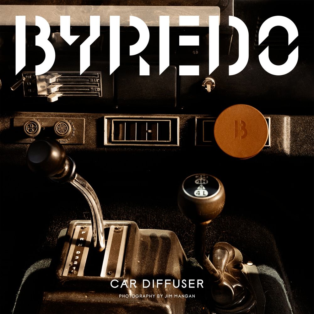 BYREDO推出全新《皮革車用擴香系列》！皮革擴香盒3色登場，懷舊書香、夏日雨後、投幣洗衣店讓開車也好有品味！-3