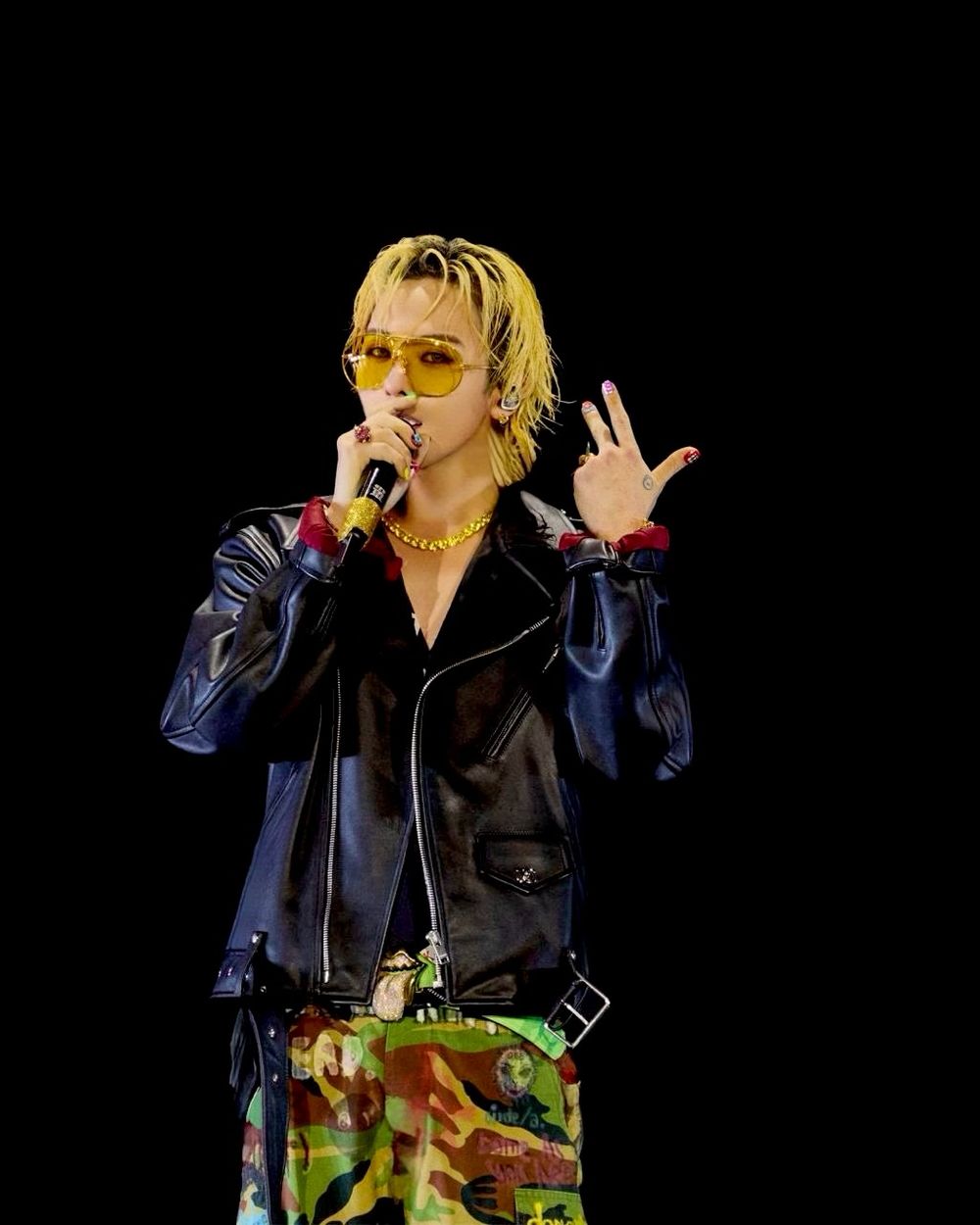 5個暖心舉動證明GD值得被愛的理由！世界巡迴演唱會以「肉身護欄」保護攝影師、為場館周邊居民準備超實用感謝禮！-2