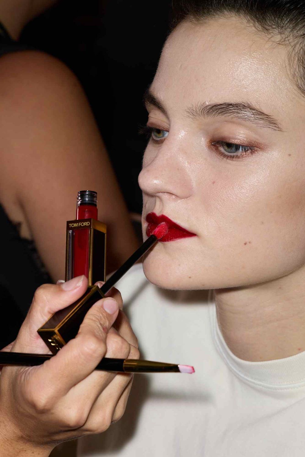 TOM FORD 2027秋冬伸展台妝容解析！全新「鑽光眼影筆」寶石璀璨光澤太高級，眼影暈染、俐落眼線一筆搞定！-6