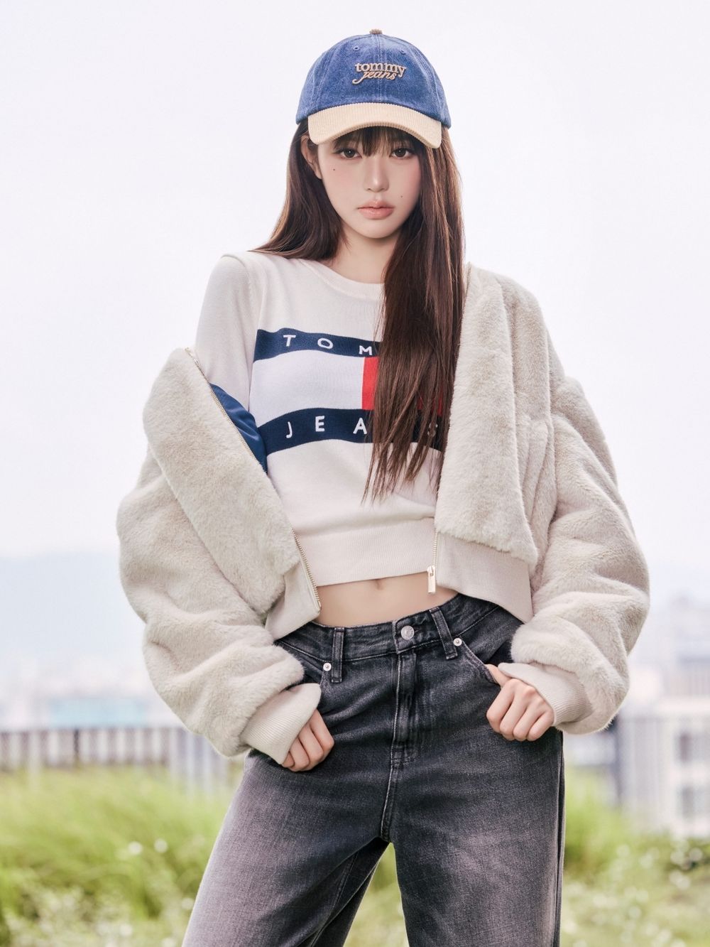 張員瑛再發奇蹟美照！TOMMY JEANS新廣告「平瀏海長直髮」根本芭比本人！牛仔外套、襯衫秋冬必備！-7