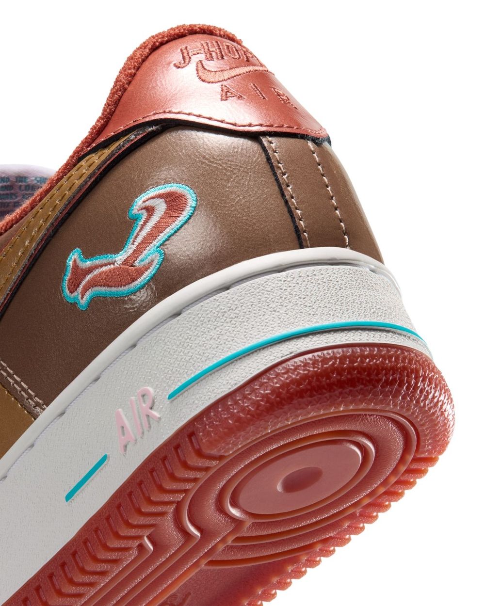 Nike、Nigo、j-hope三方超強聯名真的來了！松鼠刺繡Air Force 1阿米們看了都會心一笑！-7