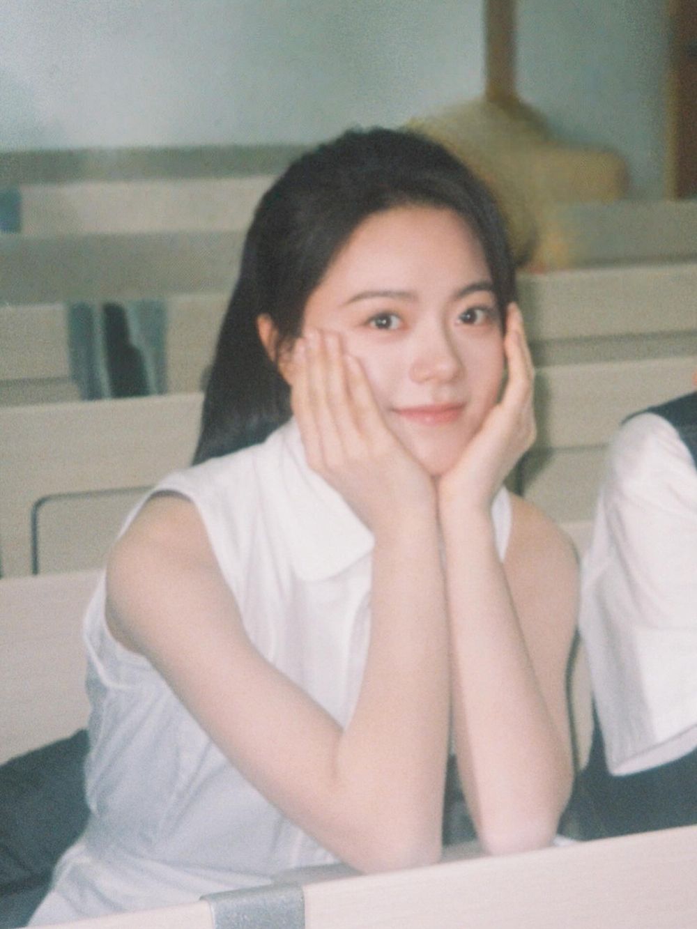 才24歲就拿到人生勝利組劇本！趙今麥《無可替代》狂圈粉，學霸出身、二搭張凌赫，陸劇男神收割機還手握頂級保養代言！-3