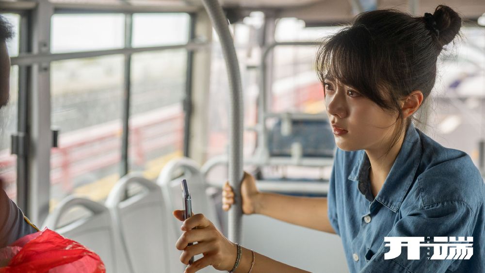 才24歲就拿到人生勝利組劇本！趙今麥《無可替代》狂圈粉，學霸出身、二搭張凌赫，陸劇男神收割機還手握頂級保養代言！-12