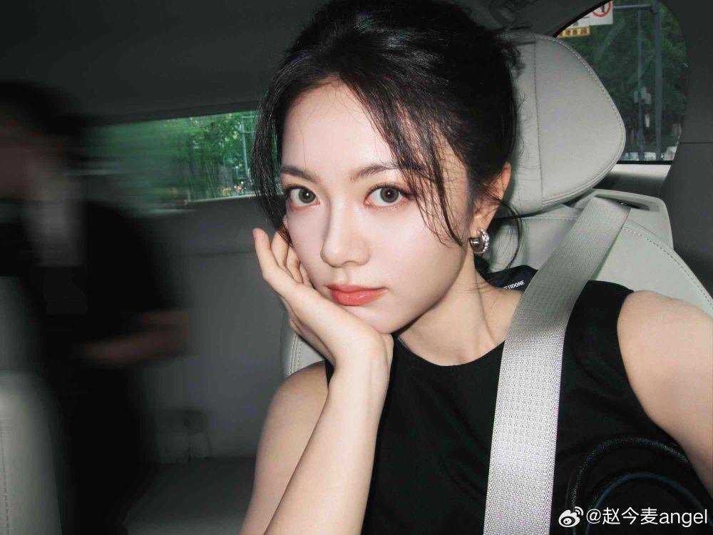 才24歲就拿到人生勝利組劇本！趙今麥《無可替代》狂圈粉，學霸出身、二搭張凌赫，陸劇男神收割機還手握頂級保養代言！-17
