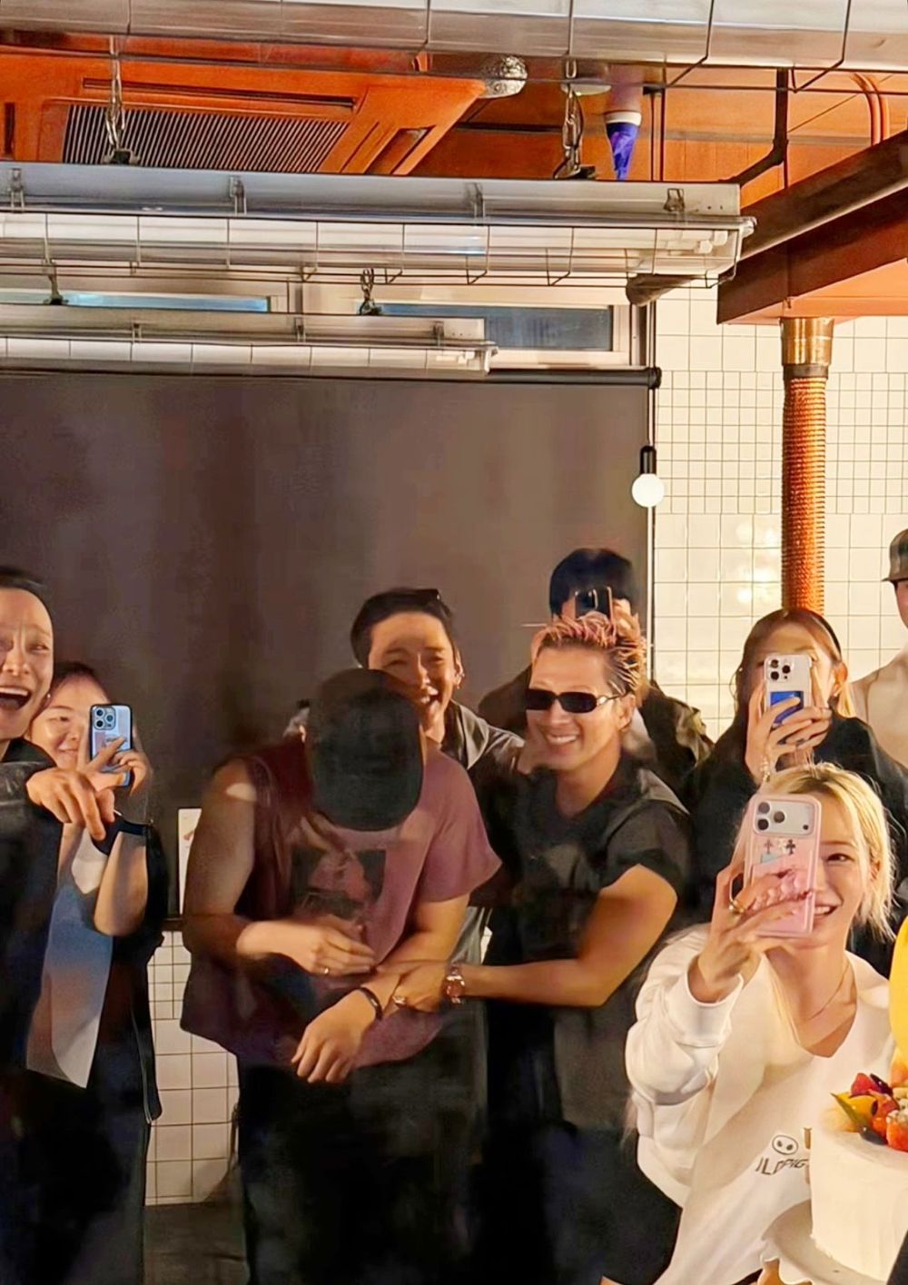 BIGBANG演唱會來台同款美食盤點！「東陽寶」太陽最愛阿Ken家鳳梨酥、GD又衝金豬食堂吃烤肉！-2