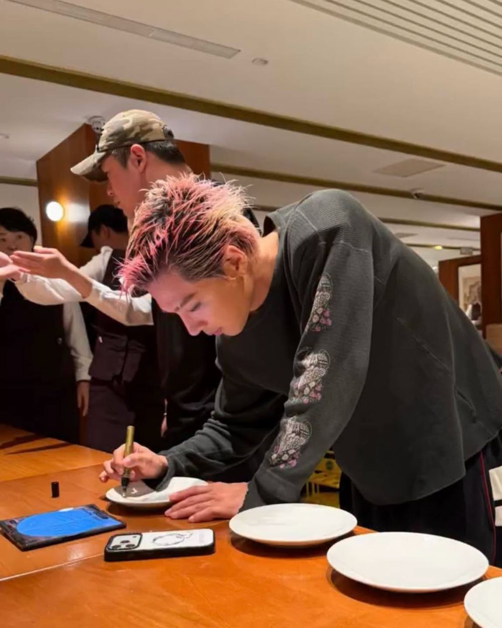 BIGBANG演唱會來台同款美食盤點！「東陽寶」太陽最愛阿Ken家鳳梨酥、GD又衝金豬食堂吃烤肉！-7