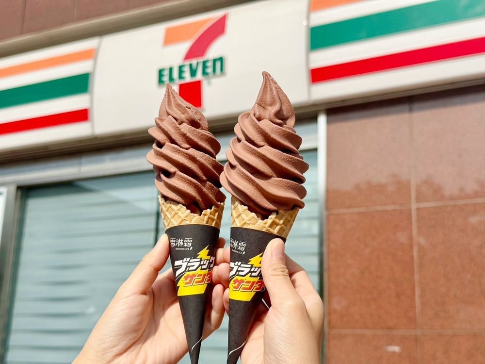 7-11開賣雷神巧克力聯名甜點！超濃郁「黑雷神巧克力霜淇淋、白雷神巧克力泡芙」全都太想吃！-4