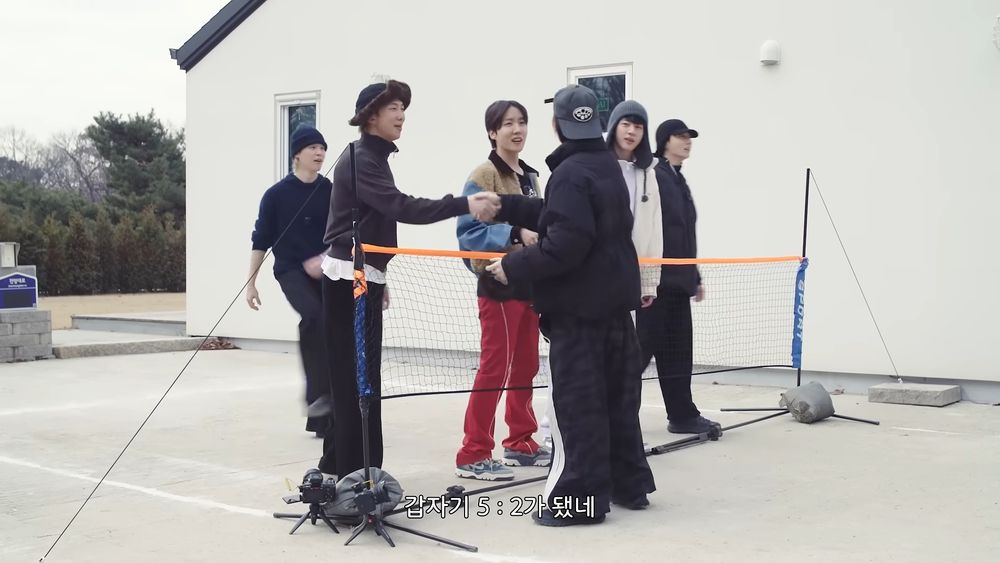 BTS超愛球類運動！《Run BTS! 2.0》自製綜藝回歸，不只足網球、連今年超紅的匹克球都跟上了！-7