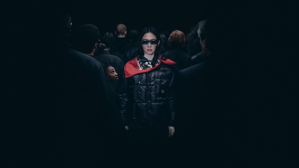 不愧是時尚女王Jennie！最新合作對象是Moncler、更驚喜出鏡新廣告！「白色小麻糬」造型太可愛！-3