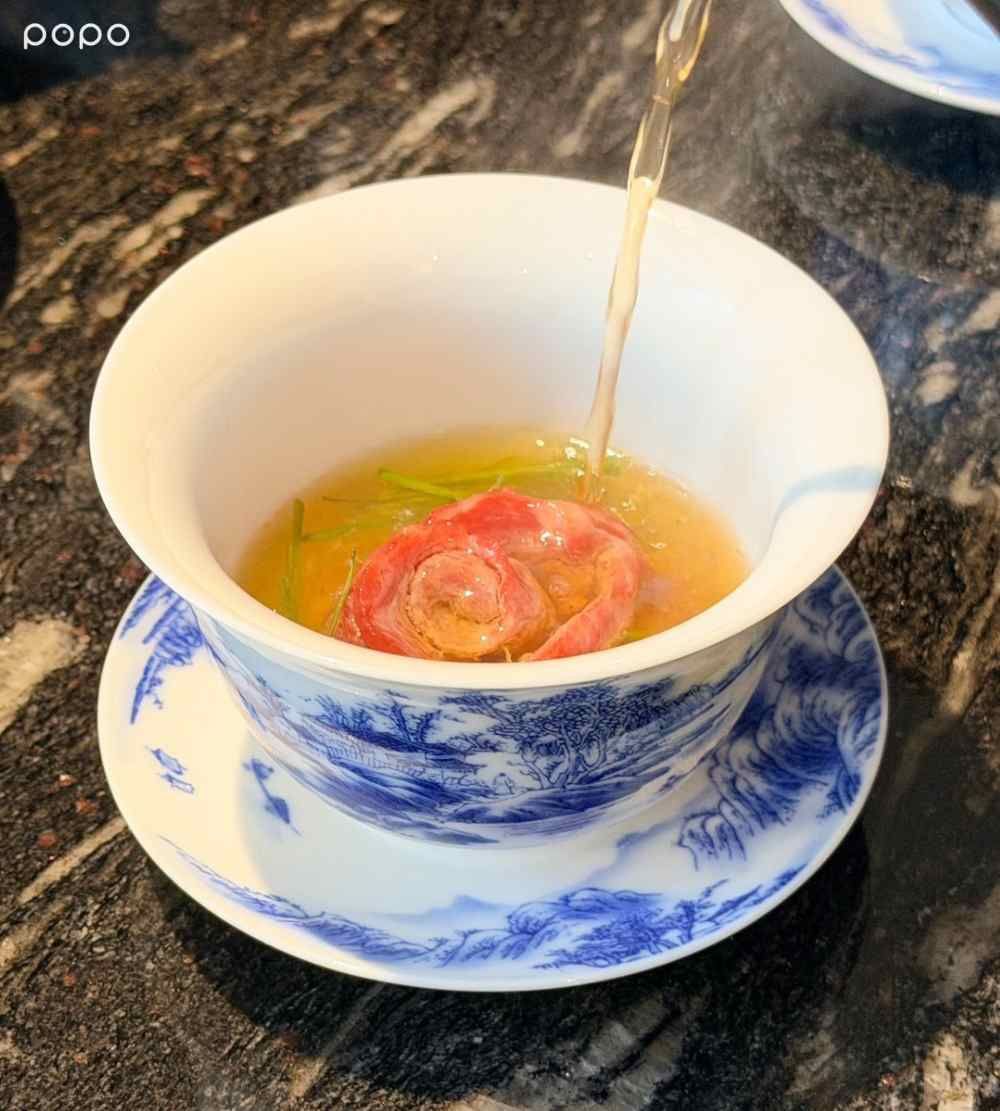 壽喜燒也吃得到台南溫體牛！橋山壽喜燒「特選溫體牛+A5和牛」太欠吃、還有「口水和牛舌」要點！-4