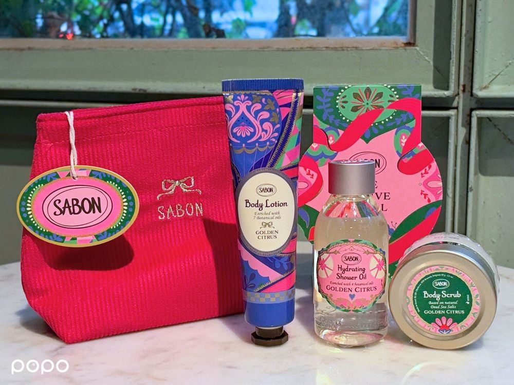 SABON 2026聖誕限定開搶！全新「金燦柑橘」融合檸檬紅茶＋溫暖木質香，蝴蝶結熱氣球限定包裝、24天倒數月曆必收！-6