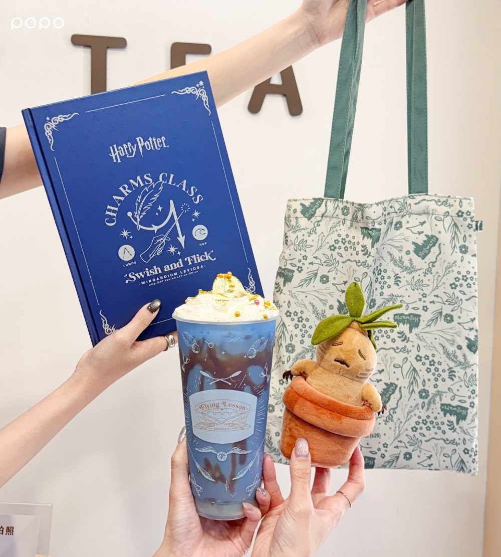再睡5分鐘跟《哈利波特》聯名啦！「奇獸學蘋果莓莓冰沙」4款飲品太欠喝、還有魔蘋果周邊要買！-14