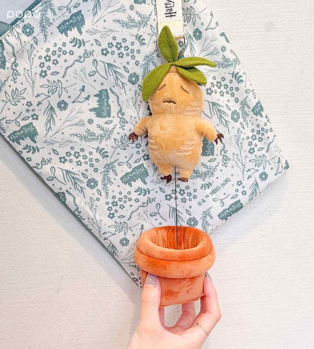再睡5分鐘跟《哈利波特》聯名啦！「奇獸學蘋果莓莓冰沙」4款飲品太欠喝、還有魔蘋果周邊要買！-9