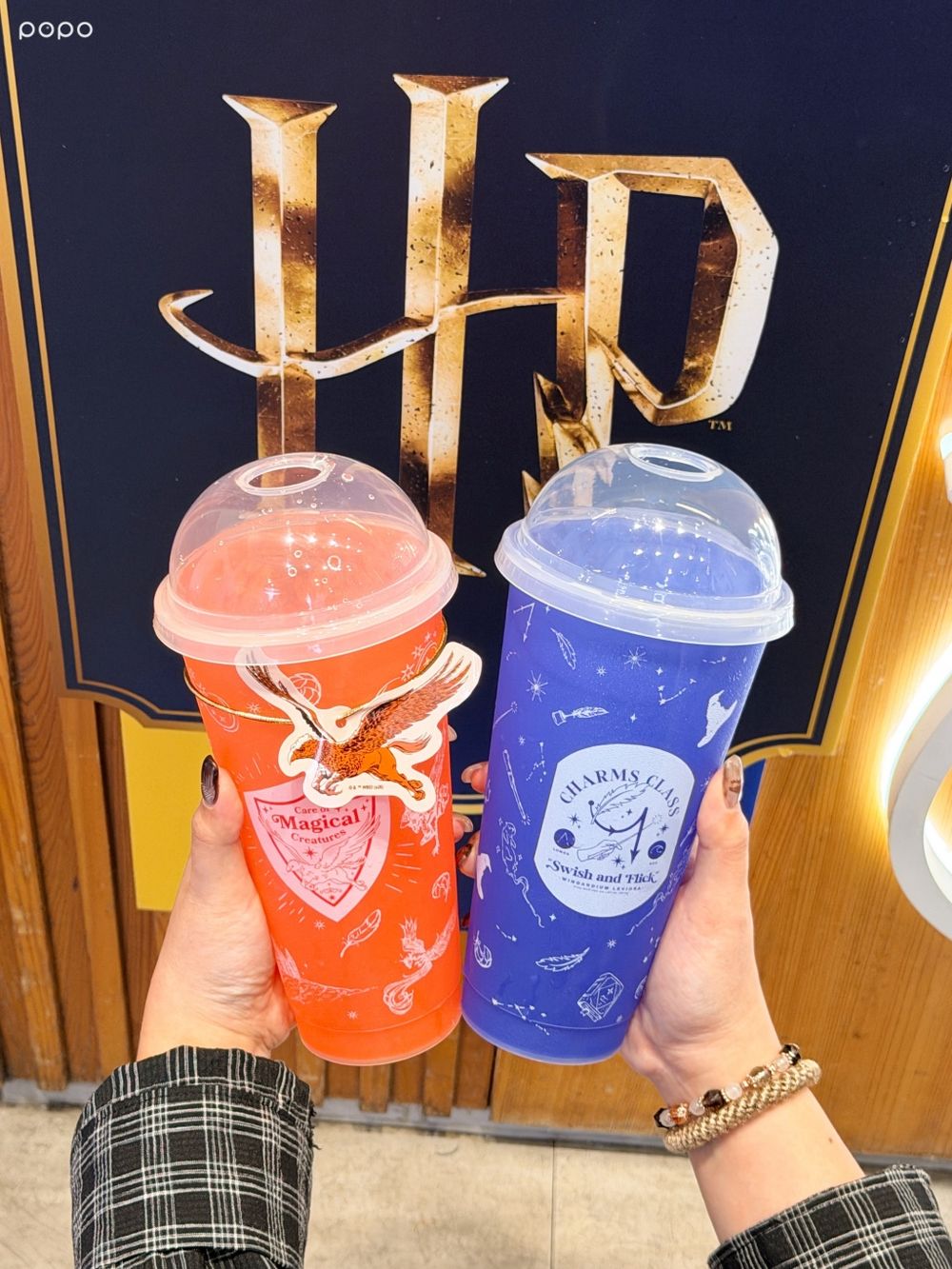 再睡5分鐘跟《哈利波特》聯名啦！「奇獸學蘋果莓莓冰沙」4款飲品太欠喝、還有魔蘋果周邊要買！-15