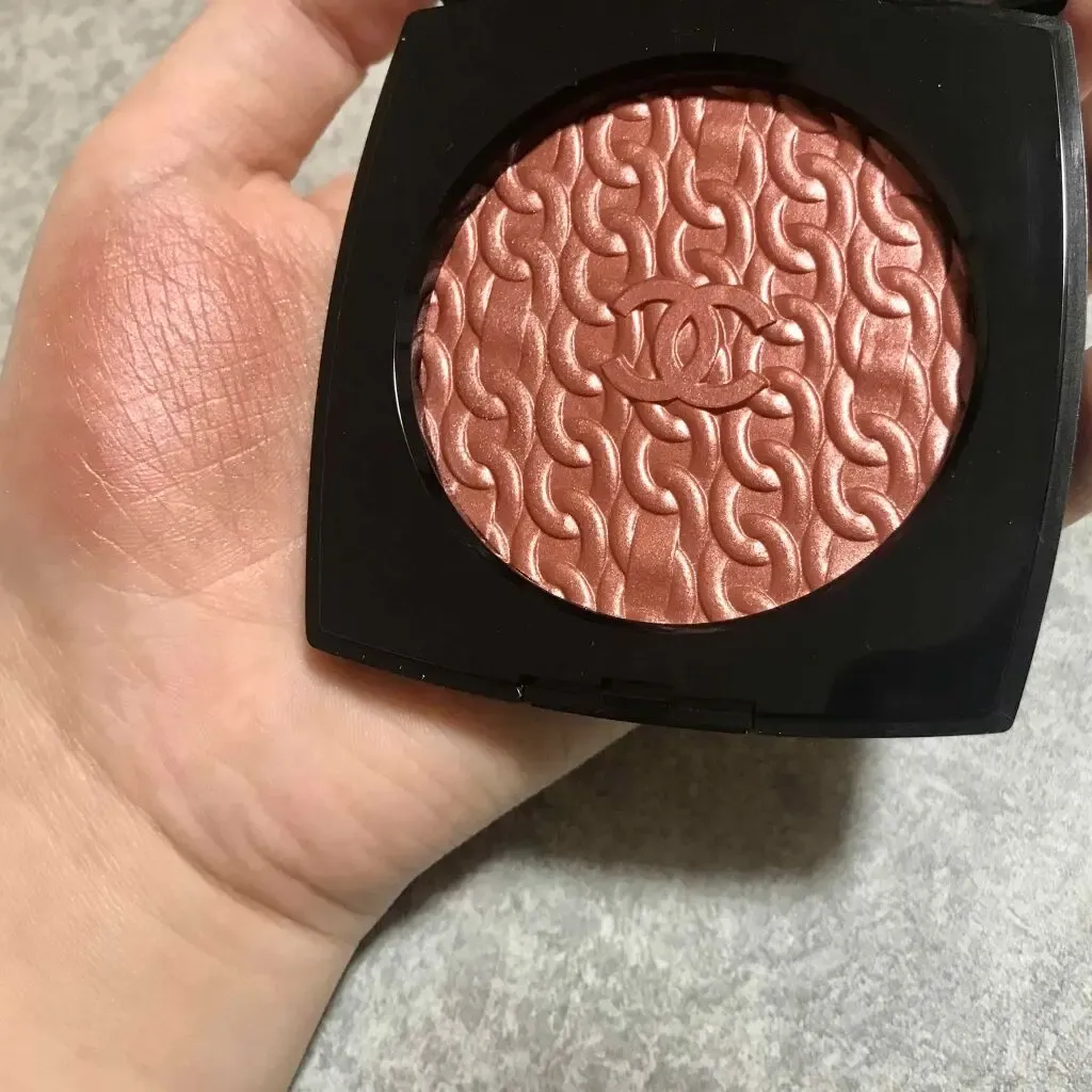 錯過這次再等10年!CHANEL 15款『復刻版精品打亮餅』一次備齊最美色號:香奈兒米金、白金、琥珀金!-3