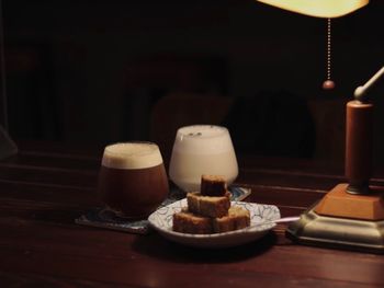 台北美食/復古銀行燈 點亮手邊的甜點，不限時咖啡