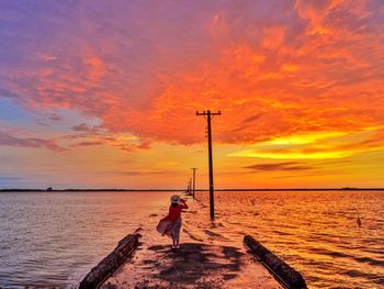 台南景點 扇形鹽田內 超美海上步道 藍天或夕陽拍都美