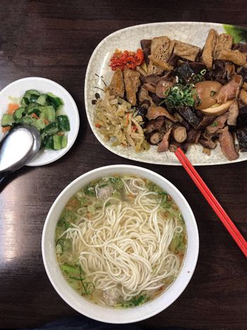 美食｜台北小吃｜菜市場裡的餛飩麵