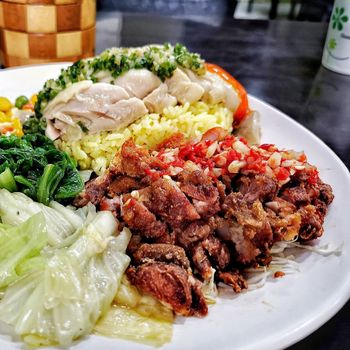 台北美食｜大份量平價東南亞料理 華麗雙拼飯超滿足