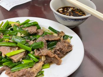 台南營業到凌晨的老字號「文章牛肉湯」🥣