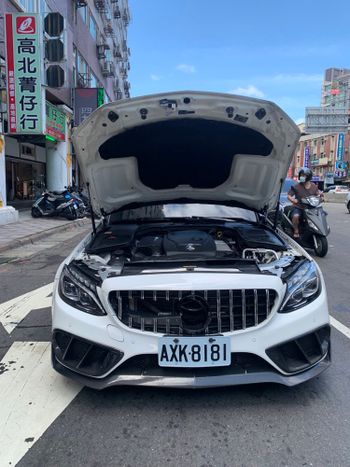有人第一次出車禍是被爸爸撞嗎⋯⋯