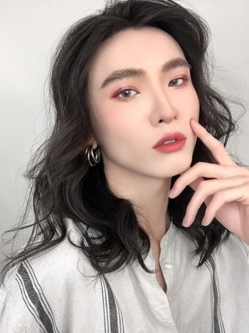 繽紛眼影的兩種不同眼妝 ❤️