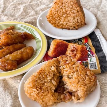 超商新品｜好吃的松阪豬｜超愛烤飯糰啦🍙