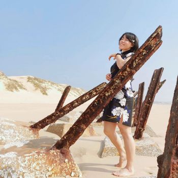 平袖旗袍。海邊風光