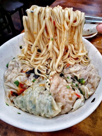 台北美食｜東區巨無霸餛飩 一顆抵三顆