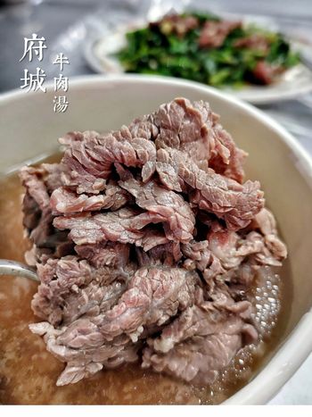 台南美食｜粉嫩色澤超誘人 半夜也能喝到暖心牛肉湯