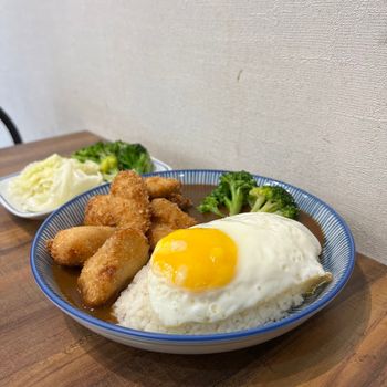 台北鹹食｜讓人銷魂的唐揚雞咖哩飯🤎｜圓山站餐廳